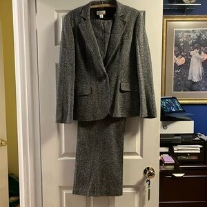 Women’s dark navy tweed pants suit
